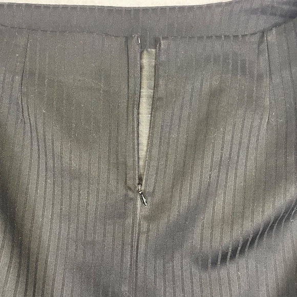 Black Skirt No brand inside lining zipper with small slip slid size 14 Pre-owned - Picture 2 of 12